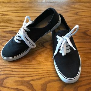Black Simple Canvas Shoes